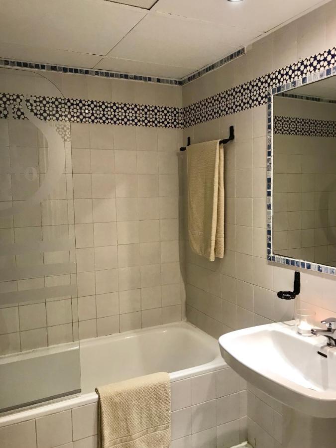 Large And Elegant In Puerto Banus With Pools And Paddle Apartment มาร์เบยา ภายนอก รูปภาพ