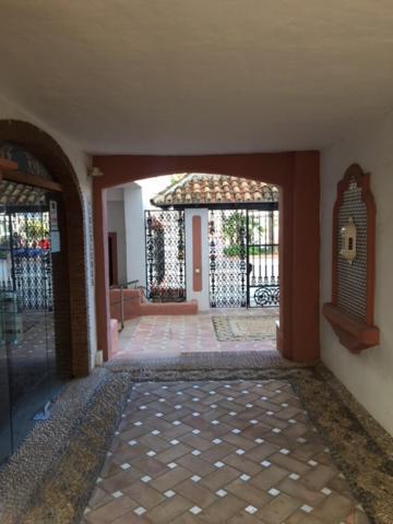 Large And Elegant In Puerto Banus With Pools And Paddle Apartment มาร์เบยา ภายนอก รูปภาพ